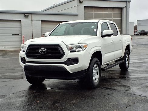 Used 2020 Toyota Tacoma SR image 2
