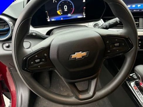 Used 2025 Chevrolet Trax LT image 16