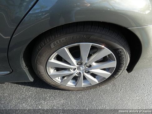 Used 2011 Toyota Avalon Limited image 19