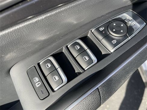 Used 2024 Kia Sorento S image 13