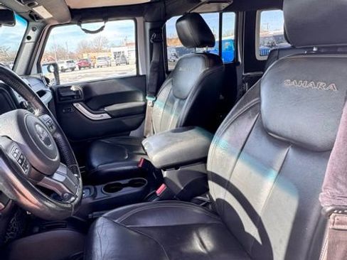Used 2016 Jeep Wrangler Unlimited Sahara w/ Connectivity Group AWD/4WD image 11