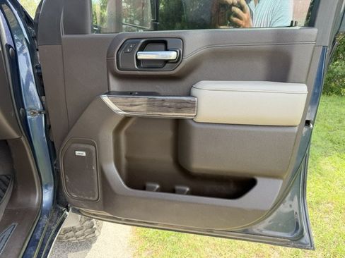 Used 2020 Chevrolet Silverado 2500 LTZ w/ LTZ Convenience Package AWD/4WD image 12