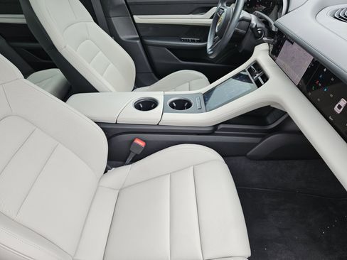 Used 2021 Porsche Taycan image 15