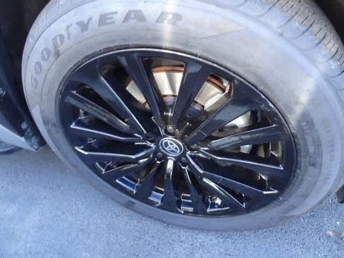 Used 2023 Toyota Highlander XSE image 25