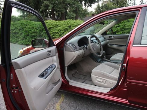 Used 2005 Toyota Camry LE image 5