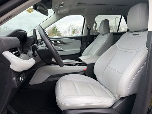 Certified 2025 Ford Explorer Platinum w/ LUX Leather Package image 28