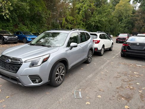 Used 2023 Subaru Forester Limited AWD/4WD image 5