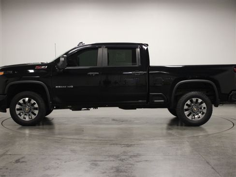 Used 2024 Chevrolet Silverado 2500 Custom w/ Custom Value Package AWD/4WD image 5