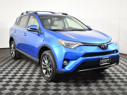 Used 2018 Toyota RAV4 Limited image 3