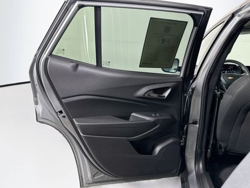 Used 2025 Chevrolet Trax LS FWD image 25