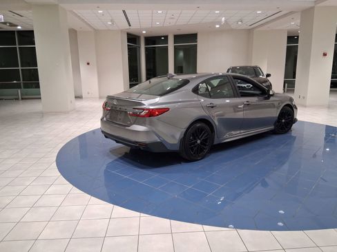 Used 2025 Toyota Camry SE w/ Convenience Package image 7