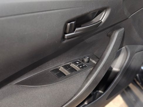 Used 2023 Toyota Corolla LE image 21