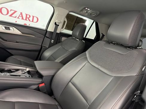 Certified 2025 Ford Explorer Active w/ Active Comfort Package RWD image 11