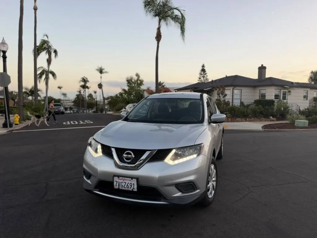 Used 2016 Nissan Rogue S FWD image 2