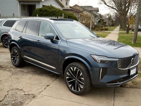 New 2026 Volvo XC90 B5 Plus w/ Protection Package AWD/4WD image 4