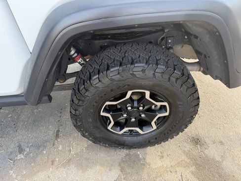 Used 2020 Jeep Gladiator Rubicon w/ LED Lighting Group image 9