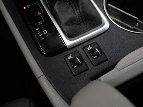 Used 2018 Toyota Highlander XLE image 32