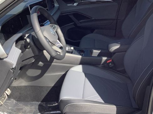 New 2026 Volkswagen Tiguan SE R-Line image 22