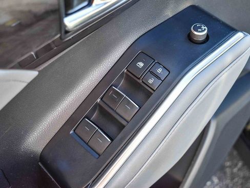 Used 2022 Toyota Highlander Platinum image 19