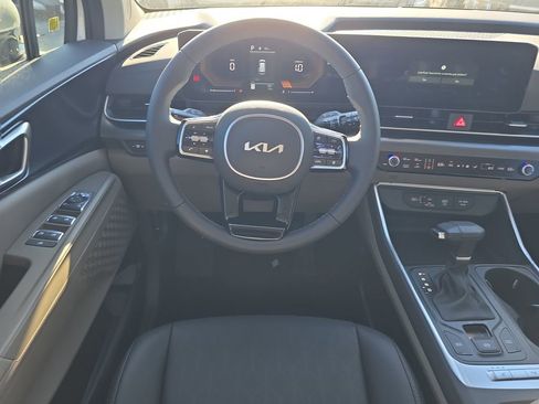 New 2026 Kia Carnival FWD image 13
