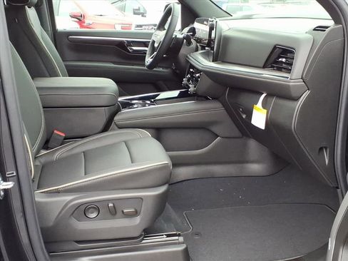 New 2026 Chevrolet Suburban Premier w/ Sun And Tow Package AWD/4WD image 20
