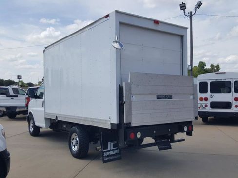 Used 2015 Chevrolet Express 3500 RWD image 9