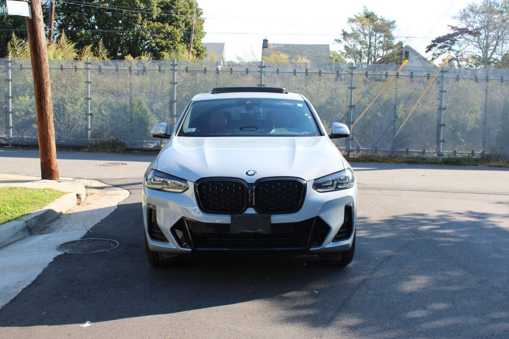 Used 2023 BMW X4 xDrive30i AWD/4WD image 2