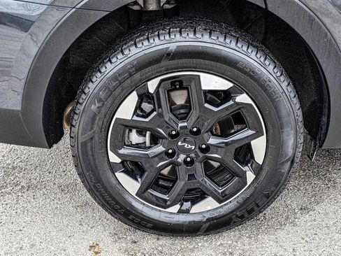 Used 2024 Kia Sorento S image 8