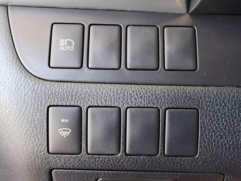 Used 2018 Toyota Highlander LE FWD image 21