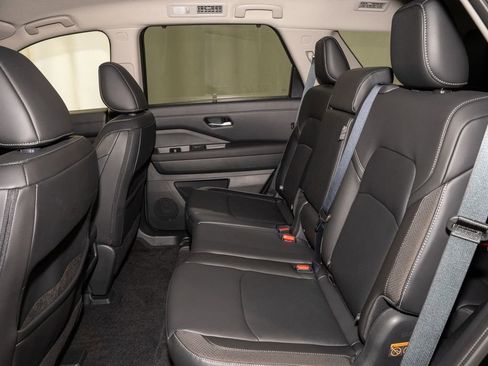 Certified 2024 Nissan Pathfinder SL image 9