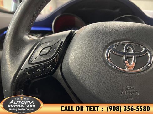 Used 2021 Toyota C-HR XLE image 23