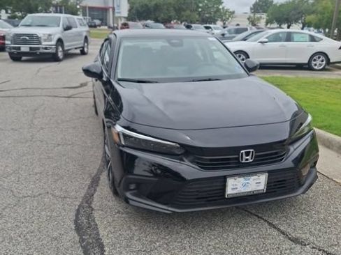 Used 2023 Honda Civic Touring image 4