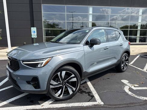 Used 2023 Volvo XC40 B5 Ultimate w/ Protection Package Premier AWD/4WD image 1
