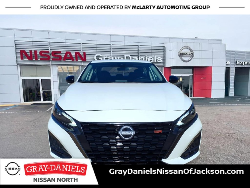 Used 2025 Nissan Altima 2.5 SR FWD image 2