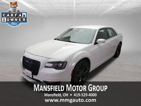 Used 2022 Chrysler 300 Touring L RWD image 1