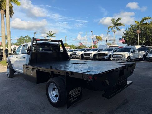 Used 2022 RAM 5500 Tradesman w/ Chrome Appearance Group AWD/4WD image 3