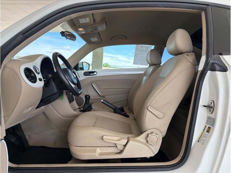 Used 2013 Volkswagen Beetle 2.5 FWD image 10