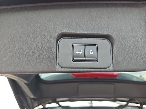 Used 2025 Nissan Rogue SV FWD image 32