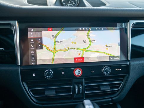 Used 2025 Porsche Macan image 18