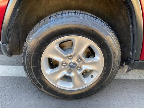 Used 2016 Jeep Grand Cherokee Laredo image 25