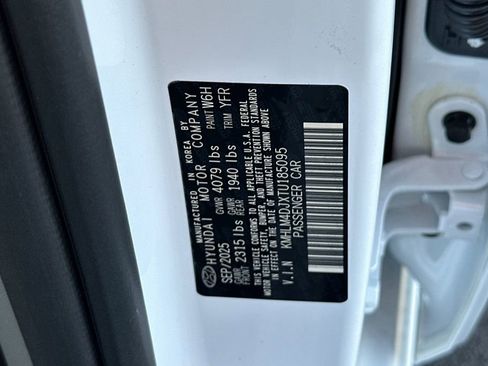 New 2026 Hyundai Elantra Hybrid FWD image 23