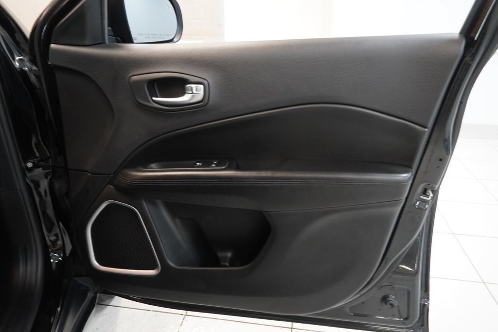 Used 2018 Jeep Compass Latitude w/ Popular Equipment Group AWD/4WD image 32