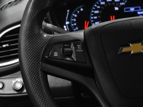 Used 2020 Chevrolet Trax LT FWD image 9