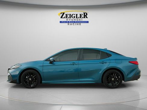 Used 2025 Toyota Camry XSE AWD/4WD image 4