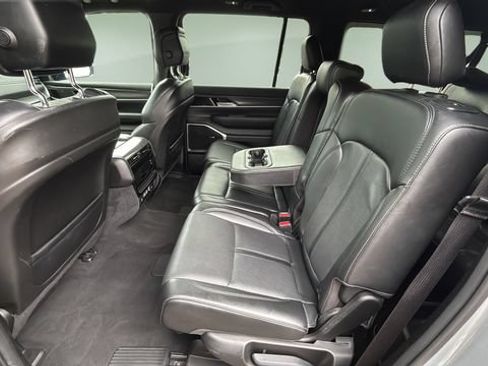 Used 2023 Jeep Wagoneer L Series II AWD/4WD image 19