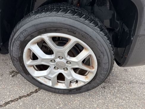 Used 2017 Jeep Renegade Latitude w/ Cold Weather Group image 10