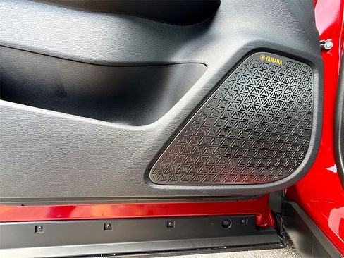 New 2025 Mitsubishi Outlander SE image 19