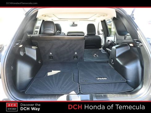 Used 2019 Jeep Cherokee Latitude Plus w/ Comfort/Convenience Group AWD/4WD image 22