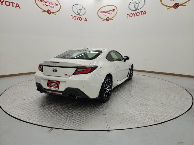 Used 2025 Toyota GR86 RWD image 8