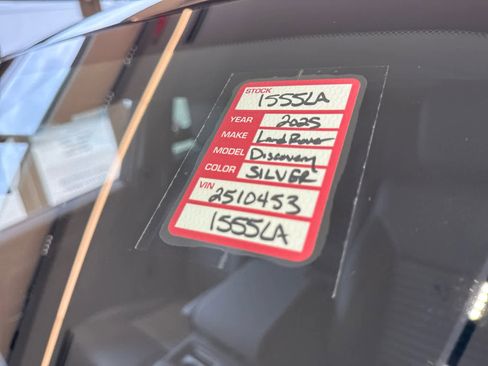 Used 2025 Land Rover Discovery Dynamic SE image 16